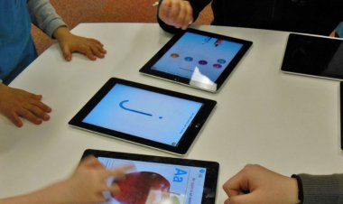 De luni începe distribuţia pentru alte peste 100.000 de tablete pentru elevi