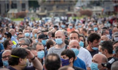 Comisia Europeană atenţionează că purtarea măştii ar putea redeveni necesară