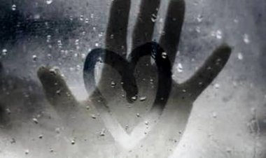 Tânăr de 19 ani s-a sinucis. Băiatul și-a înfipt două cuțite în inimă după ce și-a văzut iubita în oraș cu alți tineri