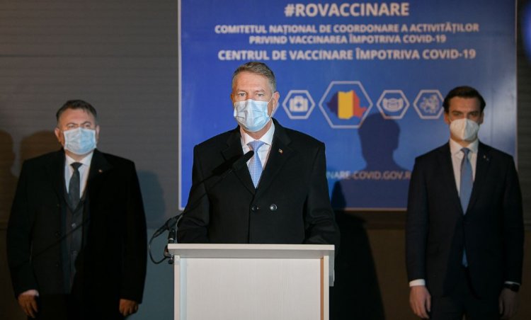 Iohannis: Peste 80 la sută dintre cei informaţi din zona medicală vor să facă vaccinul