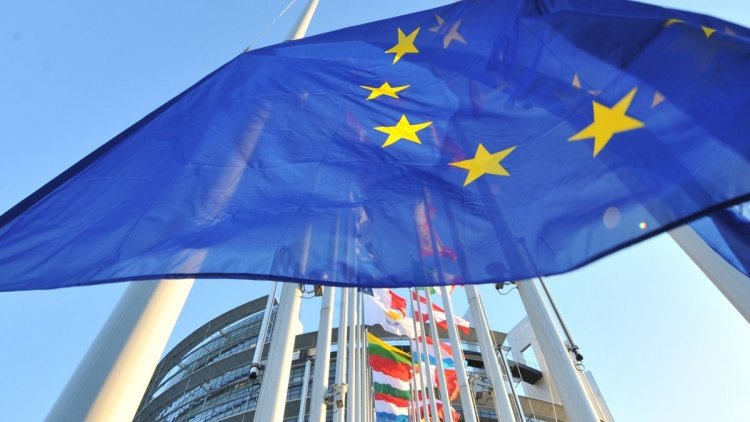 Comisia Europeană: Noile reglementări vor interzice condiţiile incorecte impuse de platforme online