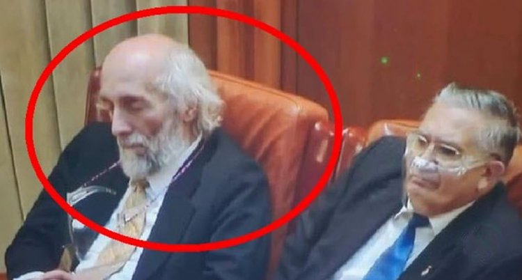 Senator AUR ar fi adormit în timpul unei ședințe parlamentare