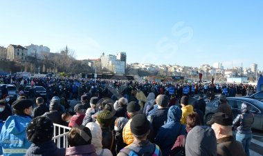 Mii de oameni au asistat la slujba de Bobotează. IPS Teodosie: Sărbătorile niciodată nu pot fi ocolite sau restricţionate