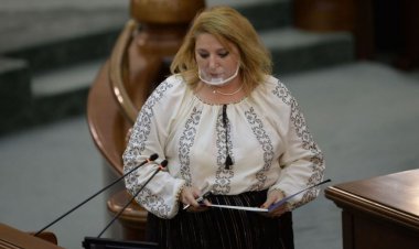 Diana Șoșoacă, anchetată de DIICOT după ce a blocat activitatea unui centru vaccinare
