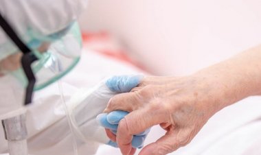 O femeie declarată moartă de Covid s-a întors acasă la 9 zile după înmormântare