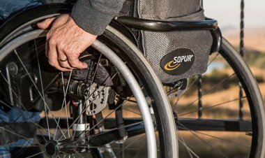 Bătrână moartă în curtea spitalului Corabia aşteptând o ştampilă