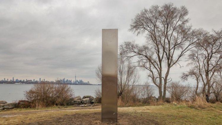 Un alt monolit a fost descoperit în Toronto