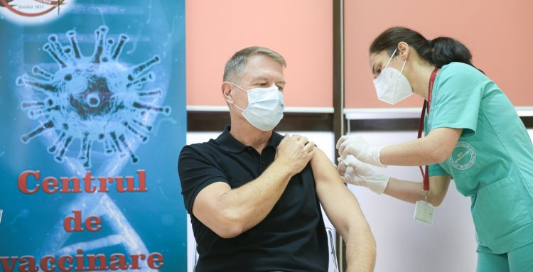 Preşedintele Iohannis s-a vaccinat anti-COVID: E o procedură simplă, recomand tuturor vaccinarea
