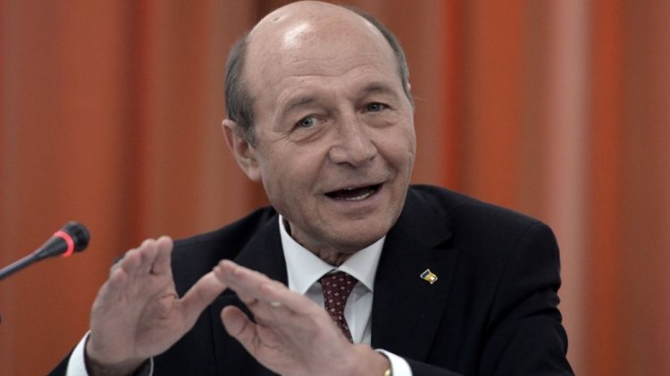 Băsescu: Când toate ţările înăspresc restricţiile anti-COVID, noi trecem la relaxare. Cred că ne-am grăbit