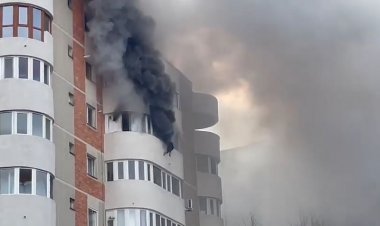 VIDEO O femeie s-a aruncat de la etaj ca să scape din flăcări