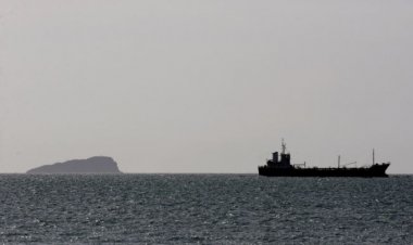 15 marinari, printre care și români, răpiți de pirați în Golful Guineea