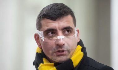 Simion: Domnul Orban este ultimul care să vorbească despre excentricităţi în Parlament. El bea în Parlament