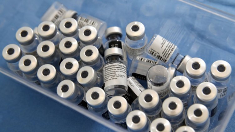 România primește luni, o nouă tranșă de vaccin Pfizer