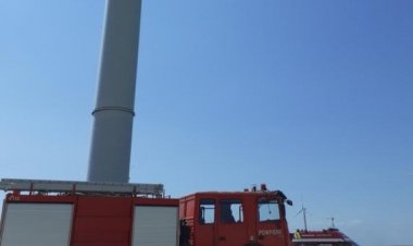 Un tânăr de 25 de ani a murit după ce a rămas blocat într-o turbină eoliană din Chirnogeni