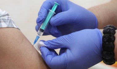 De la 1 august începe imunizarea cu vaccinul Spikevax a tinerilor cu vârste între 12 şi 17 ani