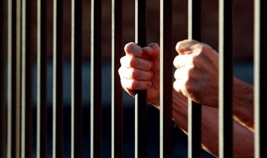 Arest prelungit cu încă 30 de zile pentru mama care şi-a omorât fetiţa în bătaie