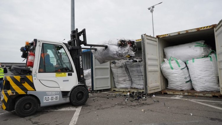 România, groapa de gunoi a Europei. Alte 15 containere cu deșeuri, descoperite în Portul Constanța