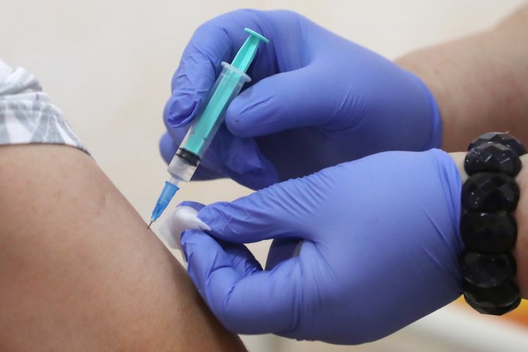 CNCAV: 110.314 de persoane vaccinate  în ultimele 24 de ore. S-au raportat 90 de reacţii adverse