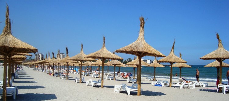 Peste 70.000 de turişti s-au cazat în hotelurile şi apartamentele de vacanţă de pe litoral