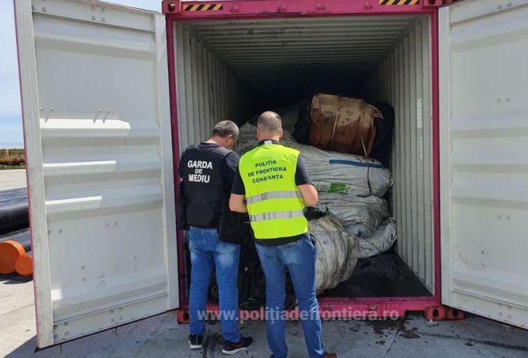 Peste 100 tone de deşeuri de cauciuc, descoperite în Portul Constanţa Sud Agigea