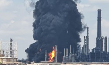 Explozie şi incendiu violent la Rafinăria Petromidia. Trei persoane sunt rănite