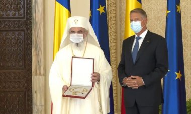 Patriarhul Daniel, decorat de președintele Klaus Iohannis