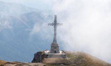 Reabilitarea Crucii Caraiman, misiune îndeplinită