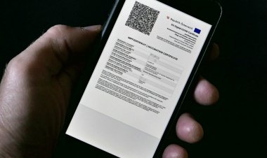 Fără certificat COVID în mall-uri, instituţii şi restaurante, masca de protecţie nu mai e obligatorie în aer liber