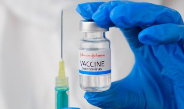 Afecţiune spinală rară, introdusă pe lista efectelor adverse ale vaccinului Johnson&Johnson