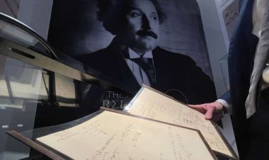 Un manuscris al lui Einstein despre teoria relativităţii, vândut la o licitație cu suma record 11,6 milioane de euro
