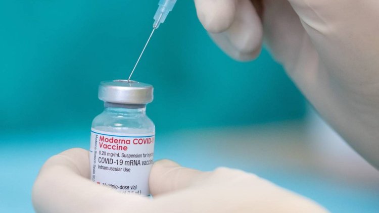 Franța recomandă ca persoanele sub 30 de ani să nu fie vaccinate cu serul anti-Covid Moderna