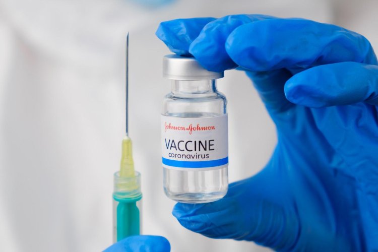 Afecţiune spinală rară, introdusă pe lista efectelor adverse ale vaccinului Johnson&Johnson