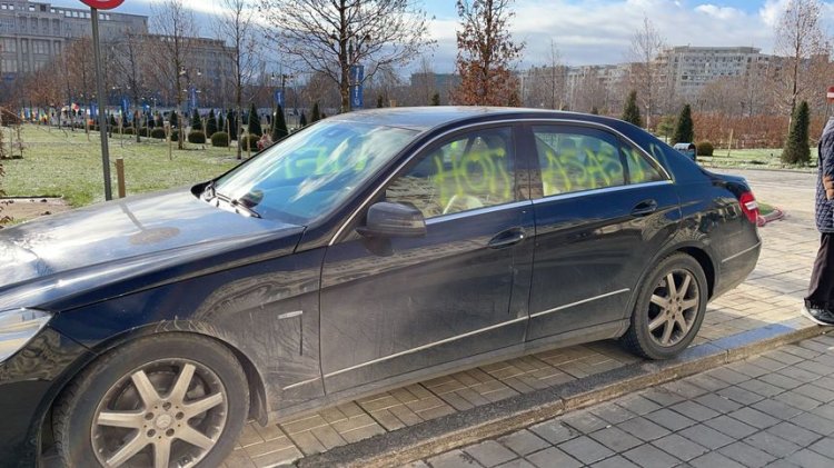 Autorul vandalizării maşinilor de la Parlament a fost reţinut