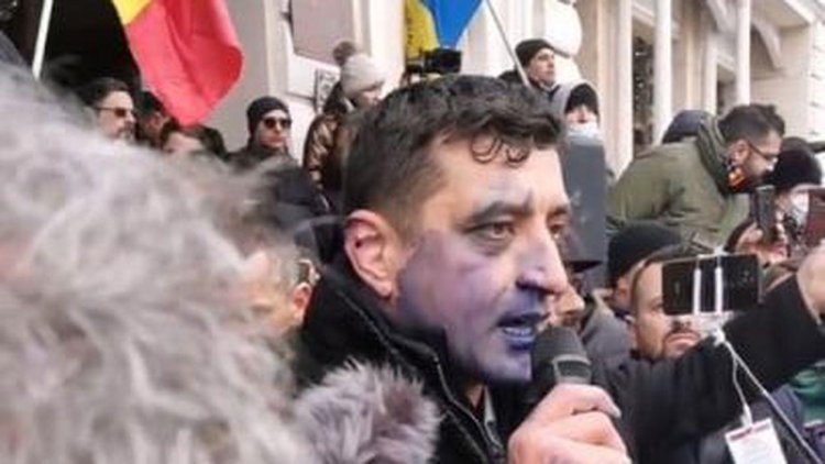 George Simion, stropit cu cerneală la Marșul Unioniștilor, organizat de Ziua Unirii Principatelor Române