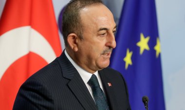 Turcia va pune în aplicare Convenția de la Montreux, care îi permite să blocheze accesul navelor de război în Marea Neagră