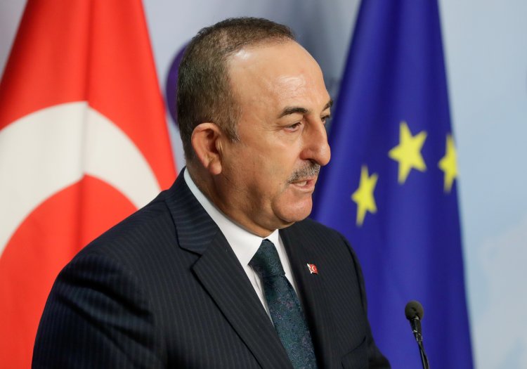 Turcia va pune în aplicare Convenția de la Montreux, care îi permite să blocheze accesul navelor de război în Marea Neagră