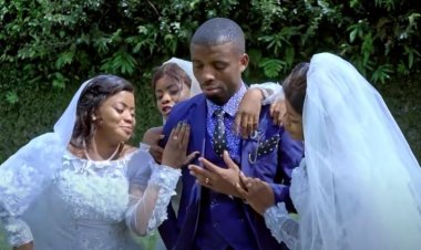 Un bărbat s-a însurat cu trei gemene în aceeași zi