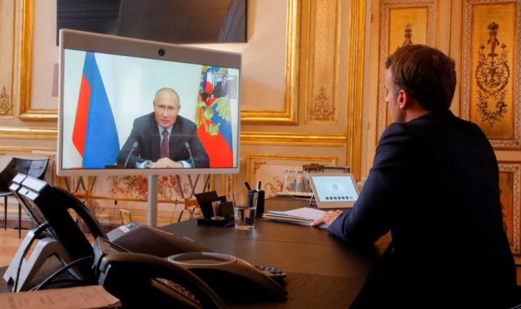 Într-o discuţie la telefon cu Macron, Putin a acuzat Ucraina de crime de război
