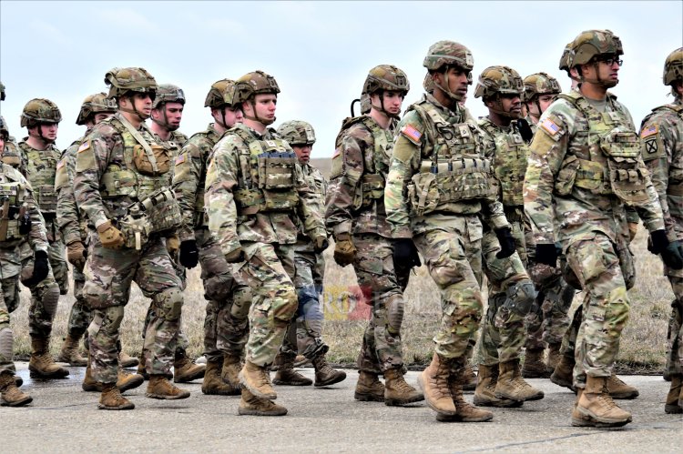 Statele Unite trimit încă 500 de soldaţi pentru a consolida apărarea NATO