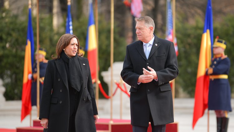 Vicepreședintele SUA, Kamala Harris, întâmpinată de Klaus Iohannis la Palatul Cotroceni