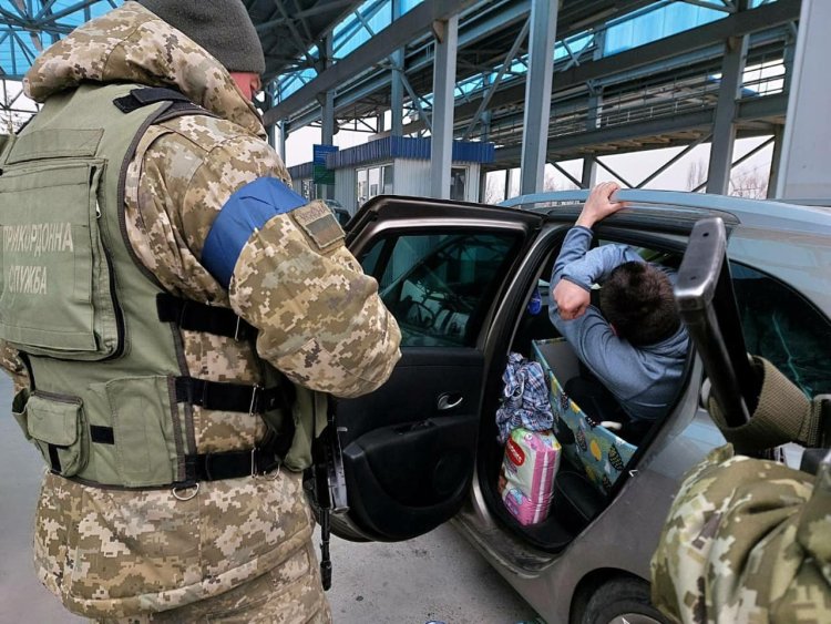 Un ucrainean s-a ascuns într-o cutie de jucării pentru a trece granița