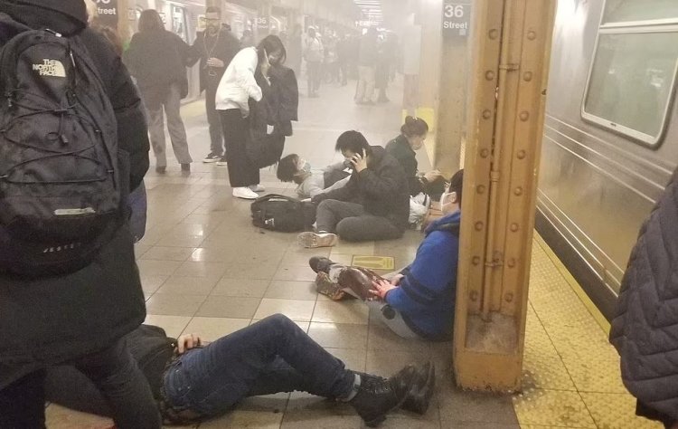 Atac armat la o stație de metrou din New York