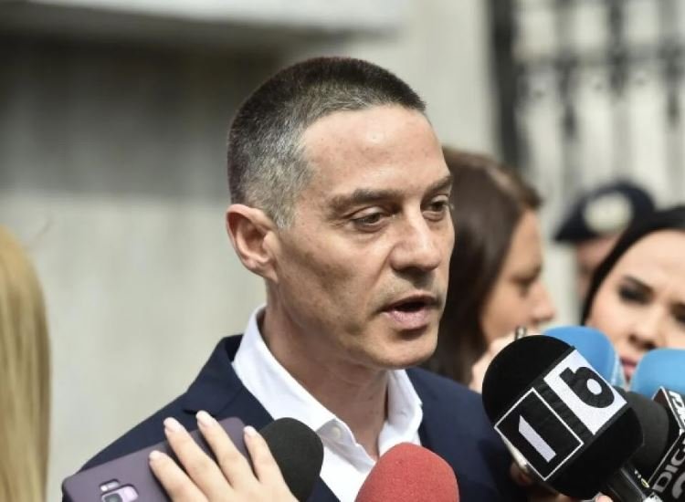 Alexandru Mazăre, condamnat la 3 ani închisoare, s-a predat la Poliţia Capitalei