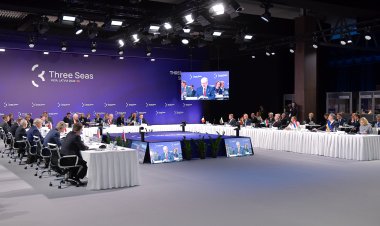 Iohannis: România va găzdui din nou în 2023 Summitul Iniţiativei celor Trei Mări şi Forumul de Afaceri