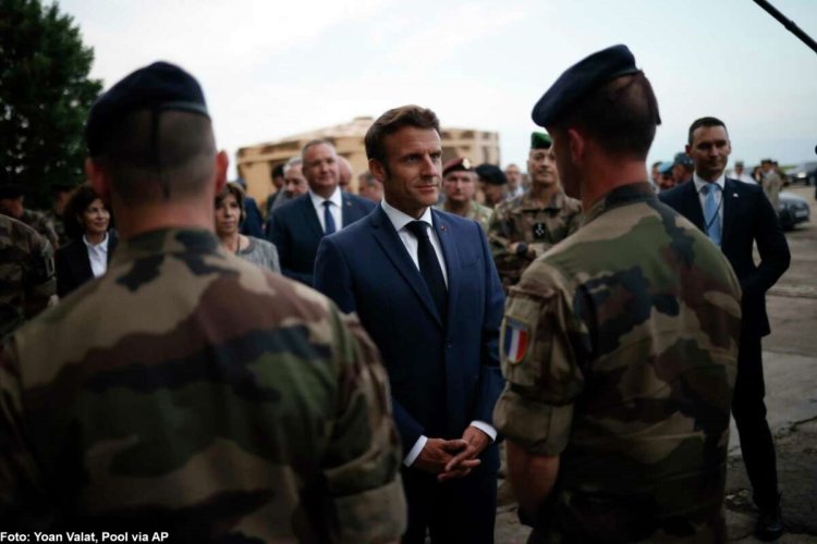 Preşedintele Franței, Emmanuel Macron a ajuns în România - FOTO