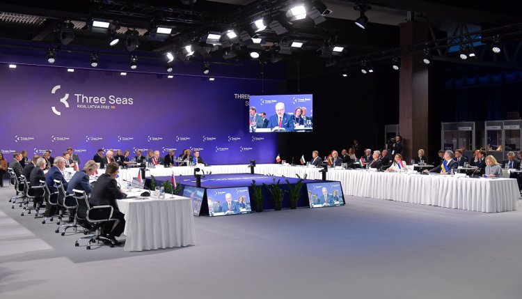 Iohannis: România va găzdui din nou în 2023 Summitul Iniţiativei celor Trei Mări şi Forumul de Afaceri
