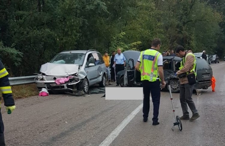 O femeie a murit şi alte 9 persoane au ajuns la spital, în urma unui accident rutier pe DN3