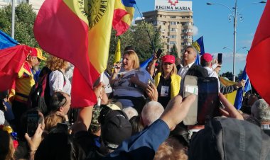 George Simion i-a tăiat microfonul Dianei Șoșoacă: E o mizerie făcută de Simion