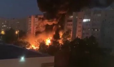 Un avion militar s-a prăbuşit peste o clădire rezidenţială din sudul Rusiei