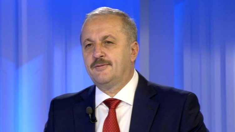 Vasile Dîncu a anunţat că a demisionat din funcţia de ministru al Apărării Naţionale